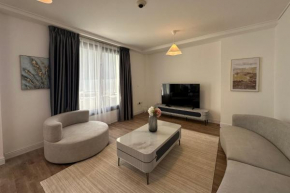 2BR Apartment with Private Terrace, Panoramic Marina View